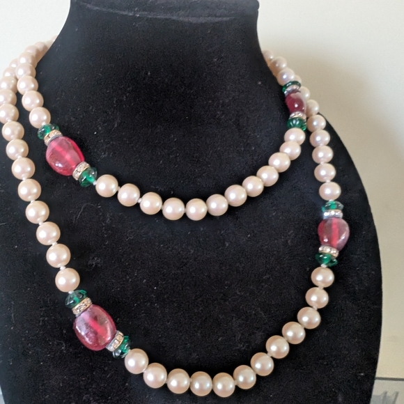 Faux Pearl and Red Green Beaded Necklace - Picture 2 of 9